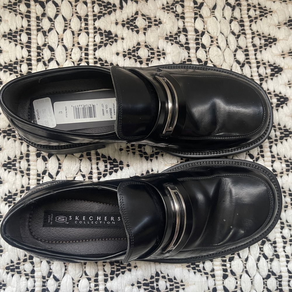 Skechers black smooth leather